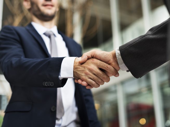 business-handshake-deal